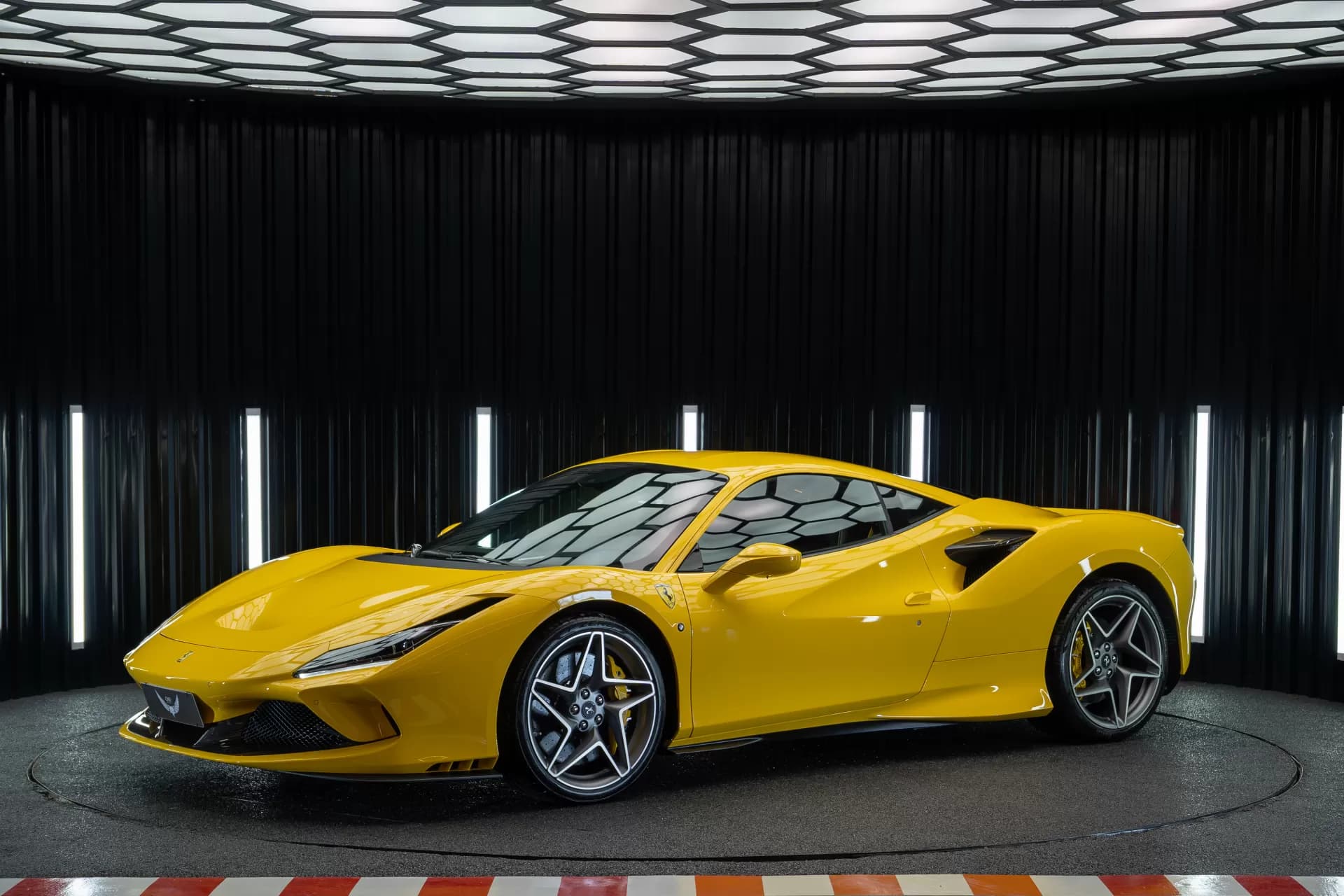 FERRARI F8 TRIBUTO
