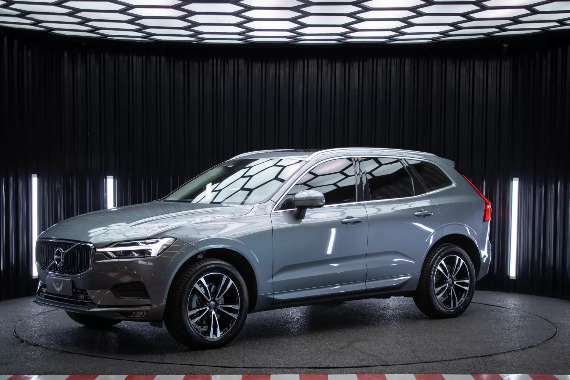 VOLVO XC60 T5 MOMENTUM