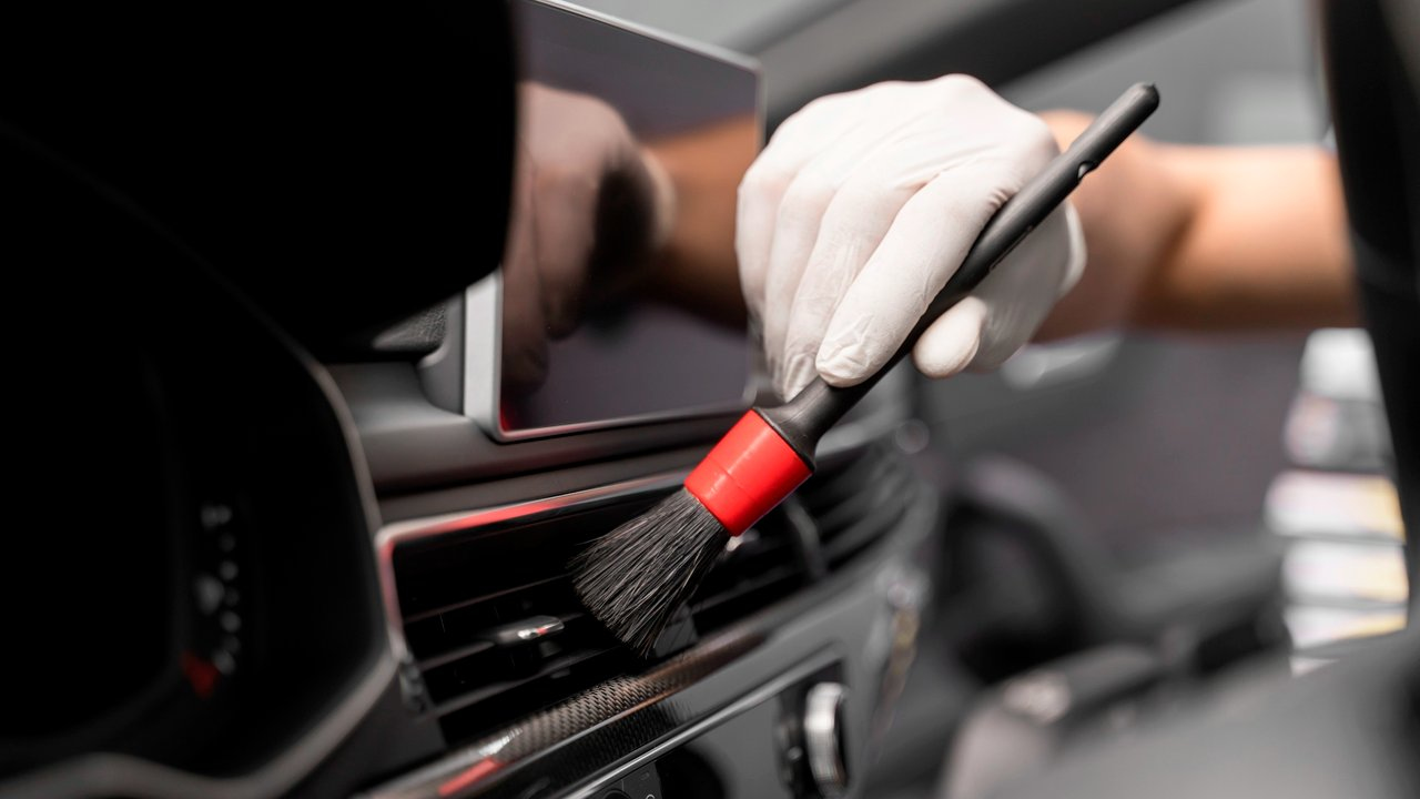Descubra os benefícios do detalhamento interno do carro