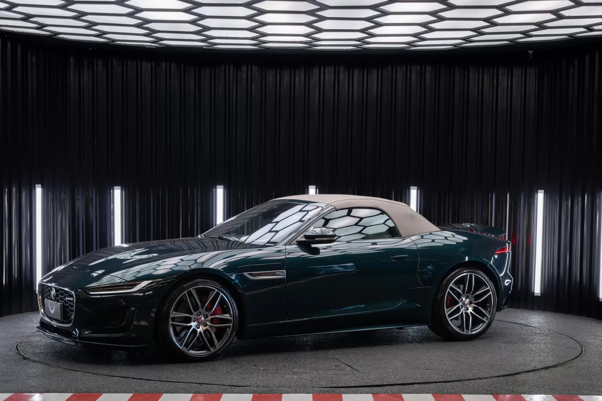 JAGUAR F-TYPE P380 R-DYNAMIC