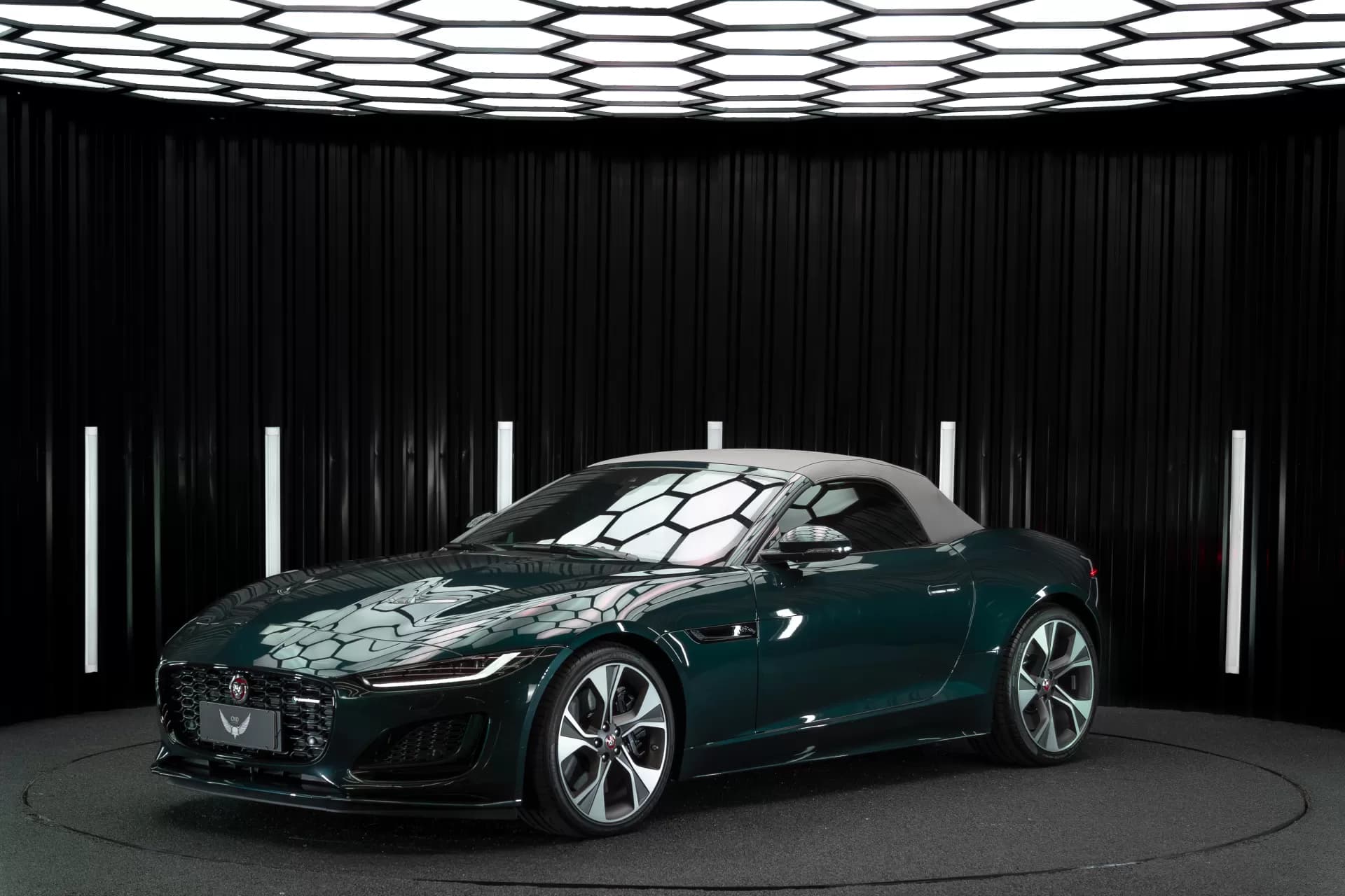 JAGUAR F TYPE R-DYNAMIC P300