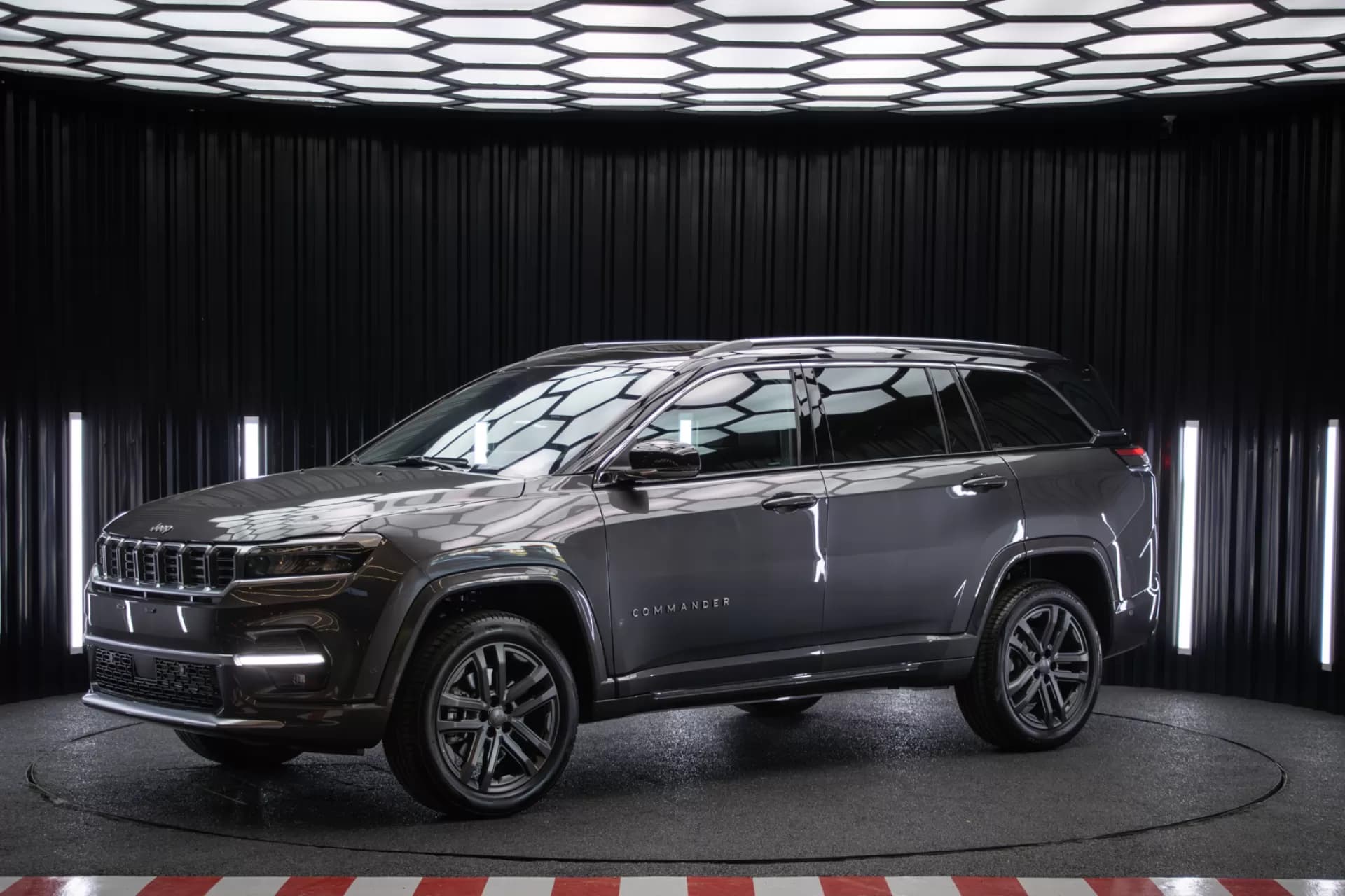 JEEP COMMANDER OVERLAND